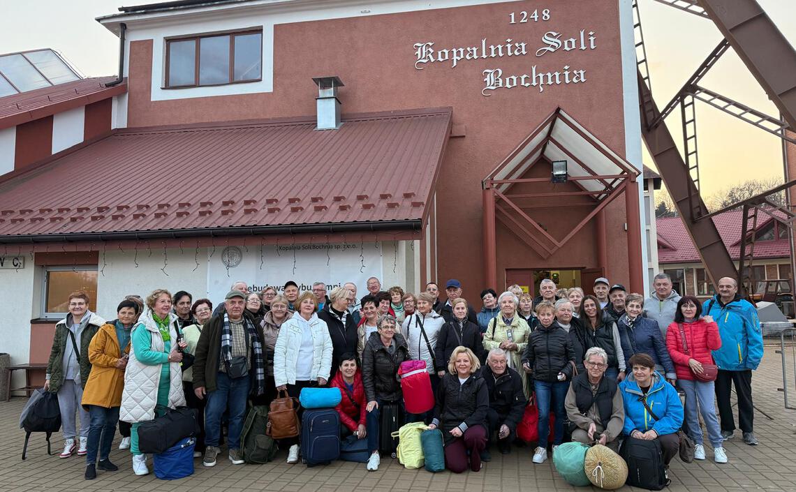 Seniorzy z Chełmca spędzili noc w kopalni soli w Bochni